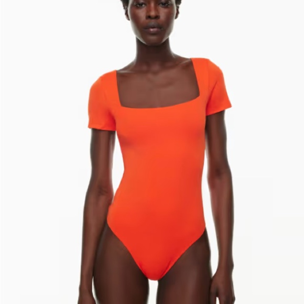 Aritzia Babaton Contour Squareneck Shortsleeve Bodysuit Fall Thanksgiving
